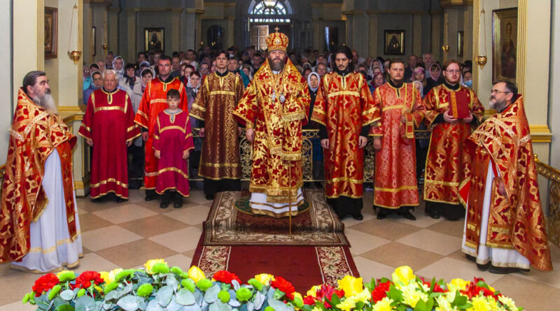22 мая митрополит Тамбовский и Рассказовский Феодосий совершил Божественную литургию в Спасо-Преображенском кафедральном соборе города Тамбова