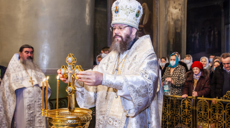 19 января митрополит Тамбовский и Рассказовский Феодосий совершил Божественную литургию и чин Великого освящения воды