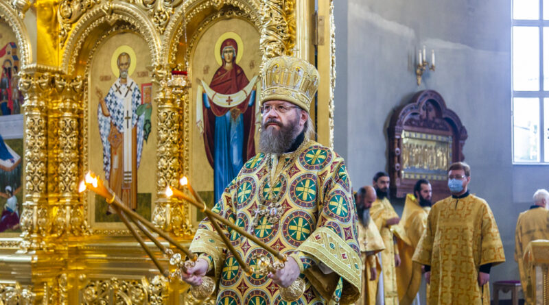 Митрополит Феодосий совершил Божественную литургию в день памяти святого благоверного князя Александра Невского