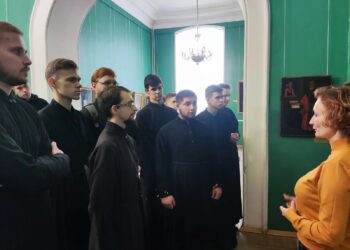 Студенты Тамбовской духовной семинарии посетили областную картинную галерею 14.10.22