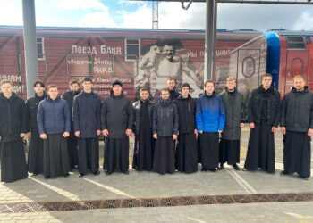 Студенты семинарии посетили передвижной музей Поезд Победы_14.10.2022