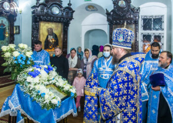 митрополит Феодосий совершил всенощное бдение в Покровском соборе 13.10.2022