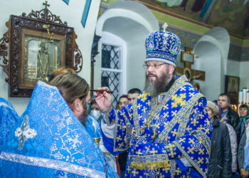 митрополит Феодосий совершил всенощное бдение в Покровском соборе 13.10.2022
