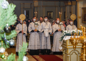 Владыка Феодосий совершил Божественную литургию и освятил Рождественский вертеп 6.01.2023