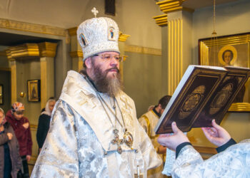 Митрополит Феодосий совершил Божественную литургию в Крещенский сочельник в Спасо-Преображенском кафедральном соборе