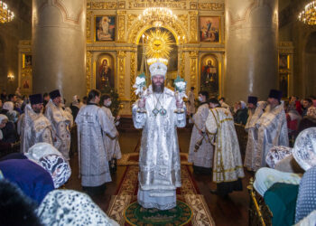 В праздник Рождества Христова митрополит Феодосий совершил Божественную литургию в Спасо-Преображенском кафедральном соборе 2023