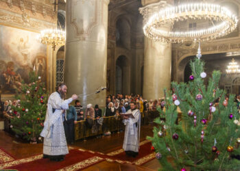 В праздник Рождества Христова митрополит Феодосий совершил Божественную литургию в Спасо-Преображенском кафедральном соборе 2023