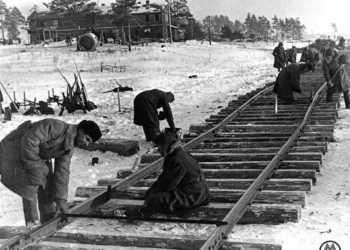 Строительство железной дороги после прорыва блокады