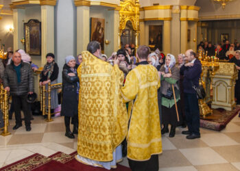 Митрополит Феодосий в Неделю о блудном сыне совершил Божественную литургию в Спасо-Преображенском кафедральном соборе