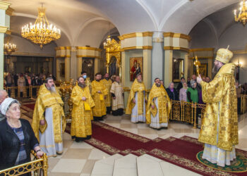 Митрополит Феодосий в Неделю о блудном сыне совершил Божественную литургию в Спасо-Преображенском кафедральном соборе