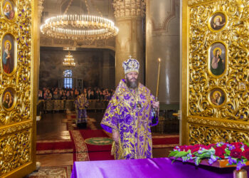 Митрополит Феодосий в канун Недели Крестопоклонной совершил всенощное бдение в Спасо-Преображенском кафедральном соборе