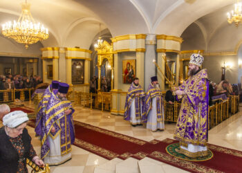 Митрополит Феодосий в Неделю 5-ю Великого поста совершил Божественную литургию в Спасо-Преображенском кафедральном соборе 2.04.2023