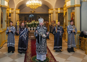 Завтра, 15 апреля, в нижнем храме Спасо-Преображенского кафедрального собора в 7.00 состоится архиерейское богослужение. 14.04.2023