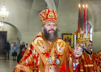 В понедельник Светлой седмицы митрополит Феодосий совершил Божественную литургию в Казанском мужском монастыре  17.04.2023