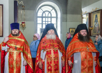 В понедельник Светлой седмицы митрополит Феодосий совершил Божественную литургию в Казанском мужском монастыре  17.04.2023