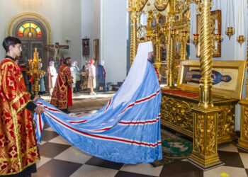 Во вторник Светлой седмицы митрополит Феодосий совершил Божественную литургию в Вознесенском женском монастыре 18.04.2023