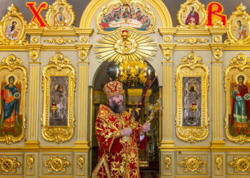 В день празднования 78-й годовщины Победы в Великой Отечественной войне митрополит Феодосий совершил Божественную литургию в Спасо-Преображенском кафедральном соборе