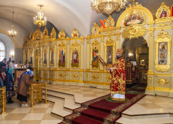 В день празднования 78-й годовщины Победы в Великой Отечественной войне митрополит Феодосий совершил Божественную литургию в Спасо-Преображенском кафедральном соборе