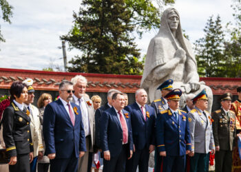 Глава митрополии совершил заупокойную литию на Крестовоздвиженском кладбище города Тамбова 9 мая 2023 года