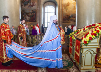 Митрополит Феодосий в день памяти святителя Николая Чудотворца совершил Божественную литургию в Спасо-Преображенском кафедральном соборе 22.05.2023