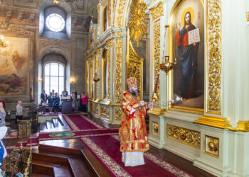 Митрополит Феодосий в день памяти святителя Николая Чудотворца совершил Божественную литургию в Спасо-Преображенском кафедральном соборе 22.05.2023