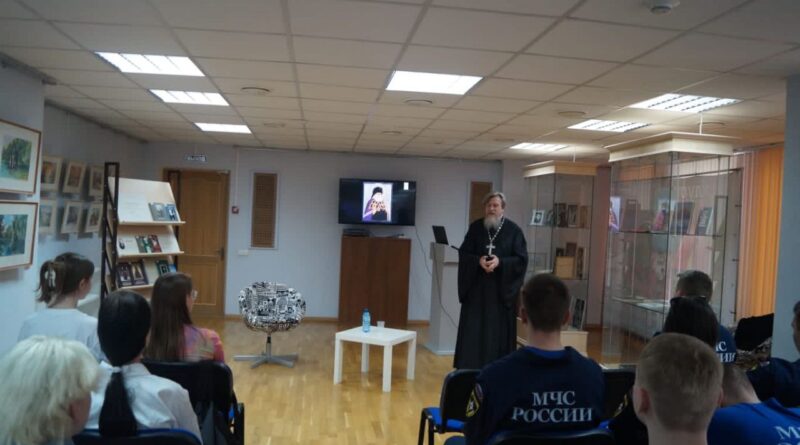 Преподаватель Тамбовской духовной семинарии провел встречу посвященную 80-летию приезда в Тамбов Свт. Луки